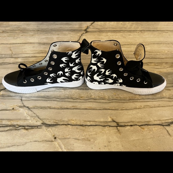 McQueen Hi Top Sneakers Black White Sparrows Brand New - Picture 8 of 11
